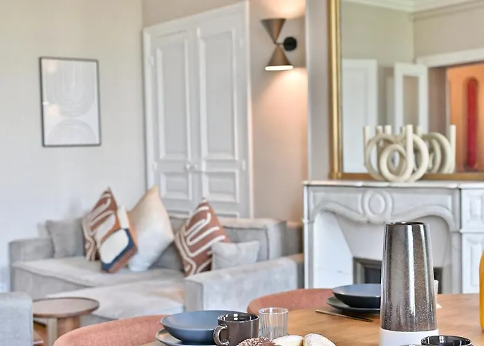Spacious 4 Bedrooms - 11th With Style * Paris