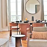 Spacious 4 Bedrooms - 11th With Style Appartement