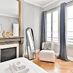 Spacious 4 Bedrooms - 11th With Style * Parijs