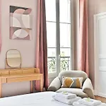 Spacious 4 Bedrooms - 11th With Style