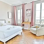 Spacious 4 Bedrooms - 11th With Style Appartement Parijs