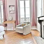 Spacious 4 Bedrooms - 11th With Style Appartement