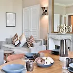 Spacious 4 Bedrooms - 11th With Style Appartement