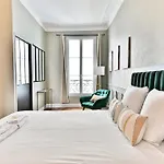 Spacious 4 Bedrooms - 11th With Style * פריז