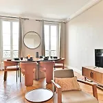 Spacious 4 Bedrooms - 11th With Style *