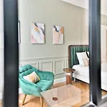 Spacious 4 Bedrooms - 11th With Style Appartement