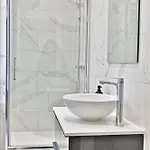 Spacious 4 Bedrooms - 11th With Style * Parijs