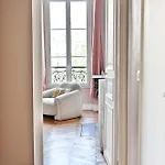 Spacious 4 Bedrooms - 11th With Style Appartement *