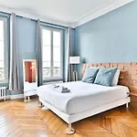 Spacious 4 Bedrooms - 11th With Style
