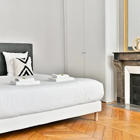 Spacious 4 Bedrooms - 11th With Style דירה *