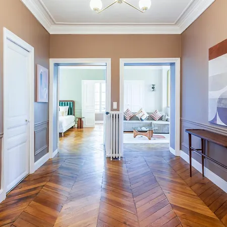 Apartament Spacious 4 Bedrooms - 11th With Style