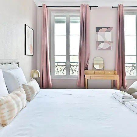 Spacious 4 Bedrooms - 11th With Style Apartment *