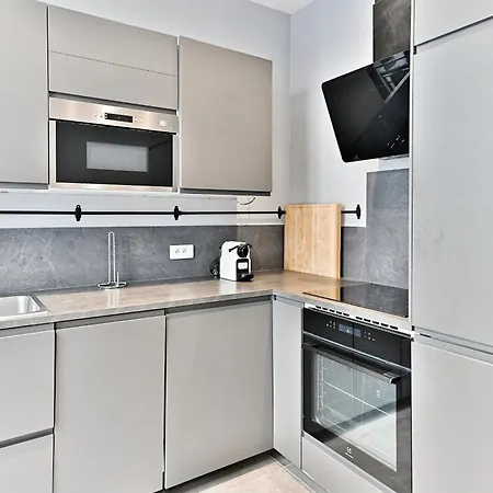 Apartment Spacious 4 Bedrooms - 11th With Style *