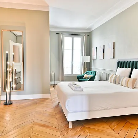Spacious 4 Bedrooms - 11th With Style Apartment *