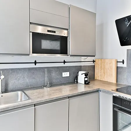 Apartment Spacious 4 Bedrooms - 11th With Style *