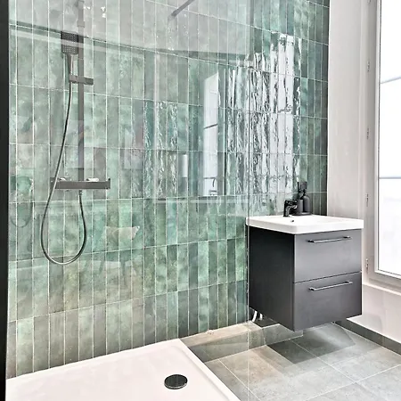 Spacious 4 Bedrooms - 11th With Style *