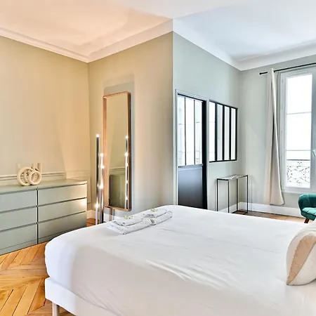 Apartment Spacious 4 Bedrooms - 11th With Style