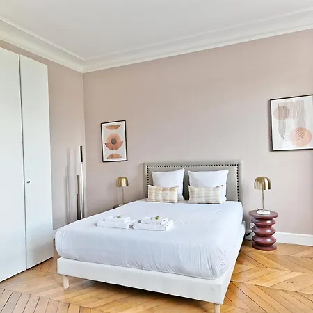 Spacious 4 Bedrooms - 11th With Style Paris