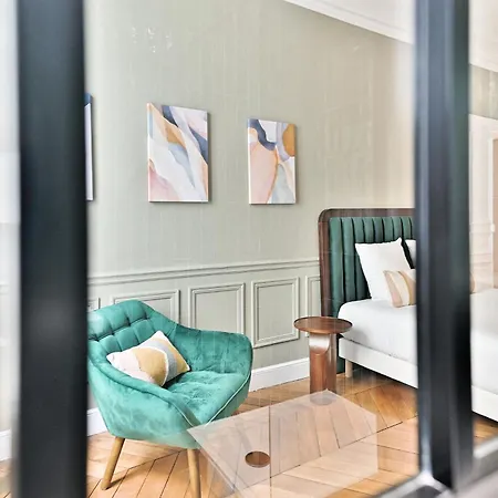Spacious 4 Bedrooms - 11th With Style Apartment