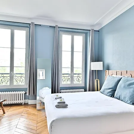 Spacious 4 Bedrooms - 11th With Style Apartment *