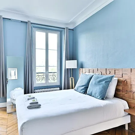 Spacious 4 Bedrooms - 11th With Style