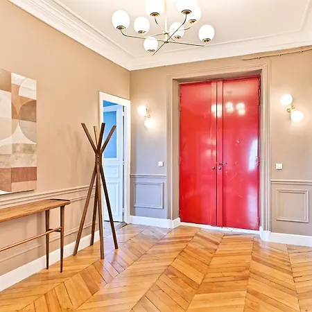 Spacious 4 Bedrooms - 11th With Style Apartment