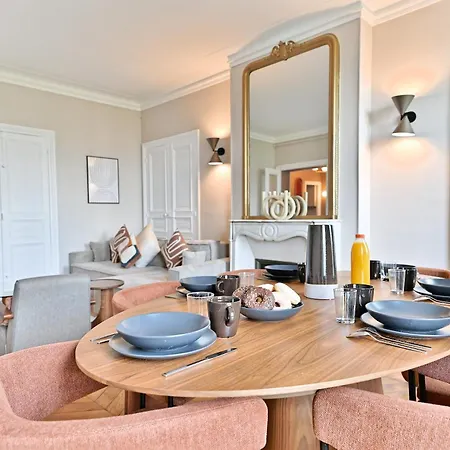 Spacious 4 Bedrooms - 11th With Style Paris