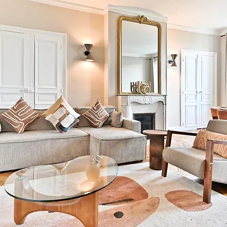 Spacious 4 Bedrooms - 11th With Style Apartment *