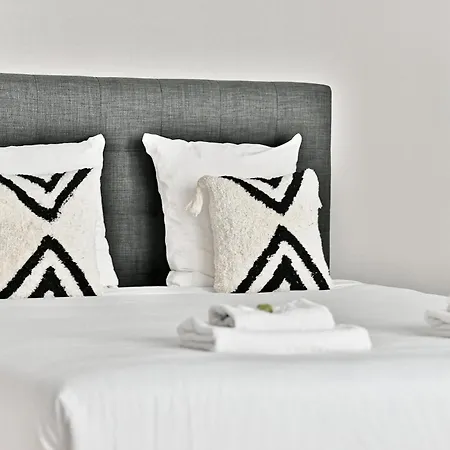 Spacious 4 Bedrooms - 11th With Style *