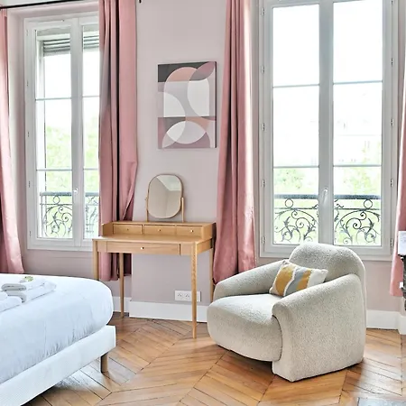 Spacious 4 Bedrooms - 11th With Style Paris