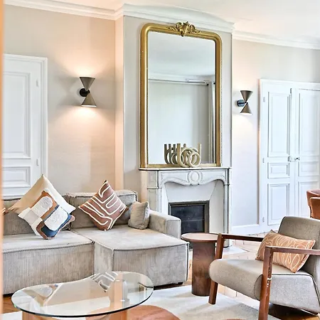 Spacious 4 Bedrooms - 11th With Style Apartment *