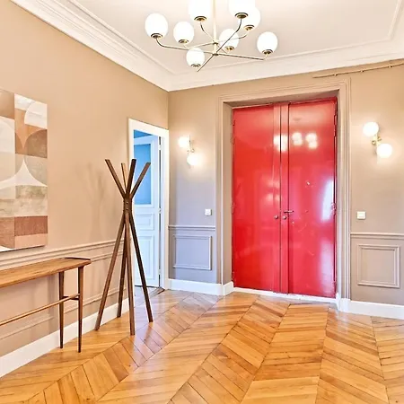 Spacious 4 Bedrooms - 11th With Style *