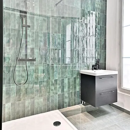 Διαμέρισμα Spacious 4 Bedrooms - 11th With Style *