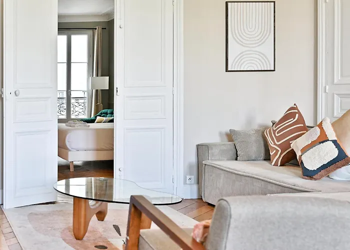 Spacious 4 Bedrooms - 11th With Style Daire