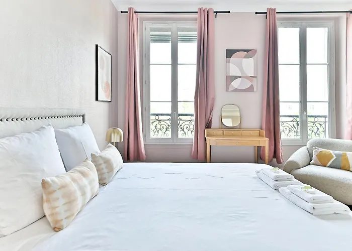 Spacious 4 Bedrooms - 11th With Style Apartment *