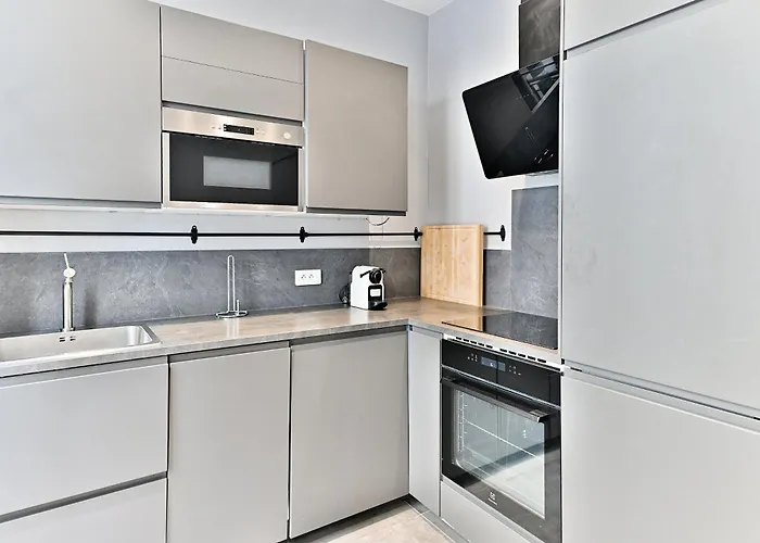 Daire Spacious 4 Bedrooms - 11th With Style *