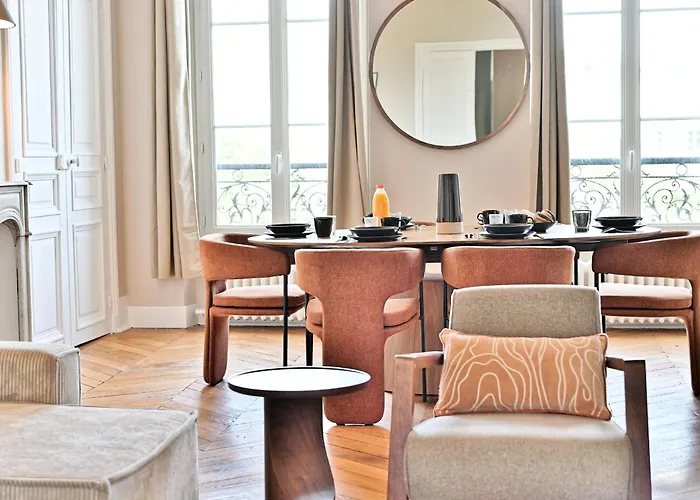 Spacious 4 Bedrooms - 11th With Style Διαμέρισμα