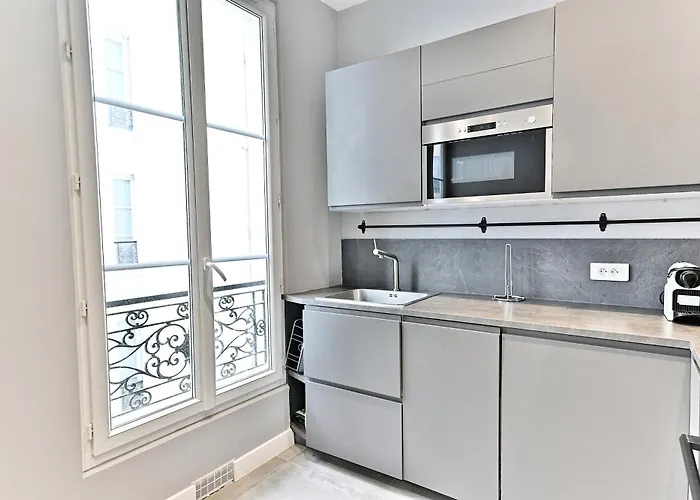 Spacious 4 Bedrooms - 11th With Style Daire *