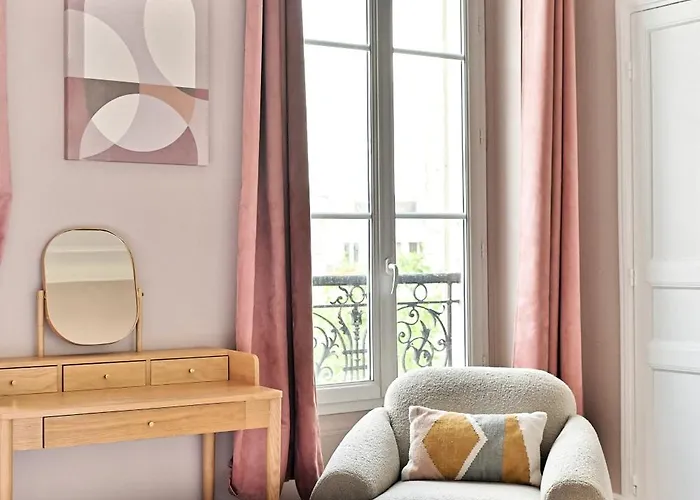 Spacious 4 Bedrooms - 11th With Style