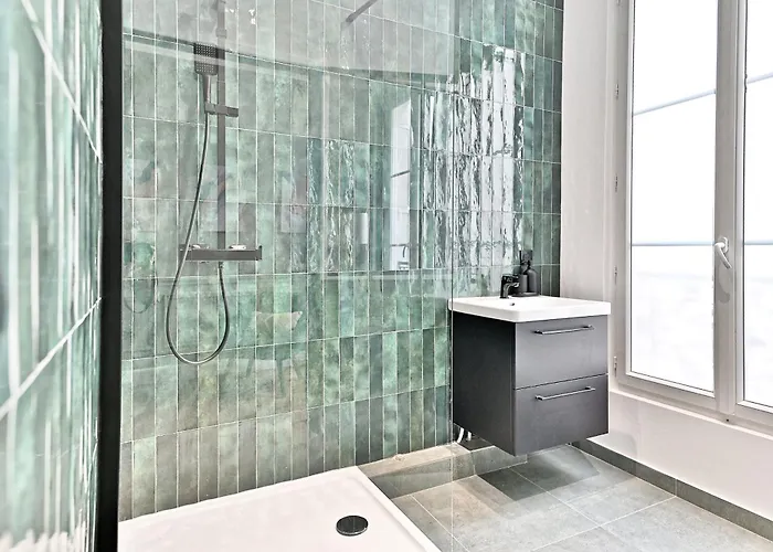 Spacious 4 Bedrooms - 11th With Style *