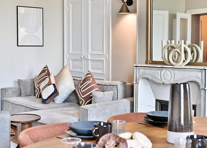 Spacious 4 Bedrooms - 11th With Style Διαμέρισμα