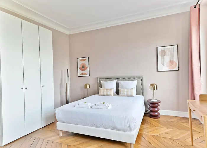 Spacious 4 Bedrooms - 11th With Style Paryż