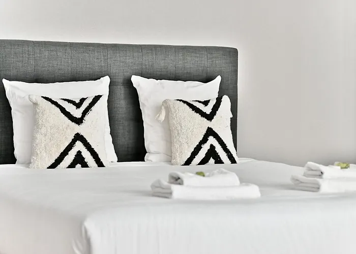 Spacious 4 Bedrooms - 11th With Style *