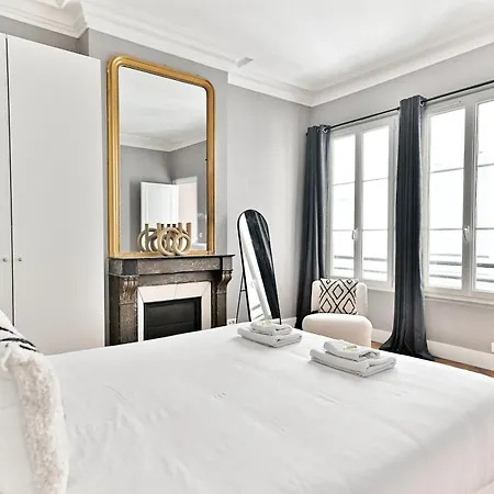 Spacious 4 Bedrooms - 11th With Style