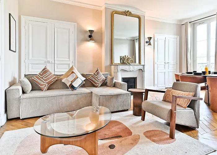 Spacious 4 Bedrooms - 11th With Style דירה *