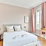Spacious 4 Bedrooms - 11th With Style