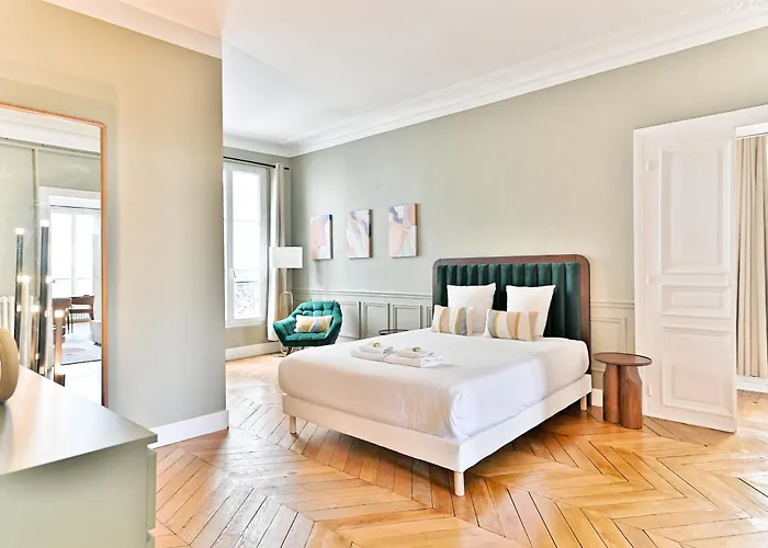 Spacious 4 Bedrooms - 11th With Style * Parijs