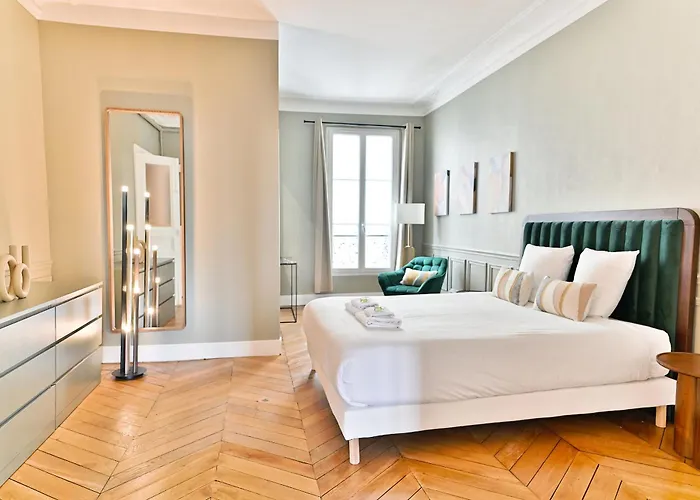 Spacious 4 Bedrooms - 11th With Style Appartement *