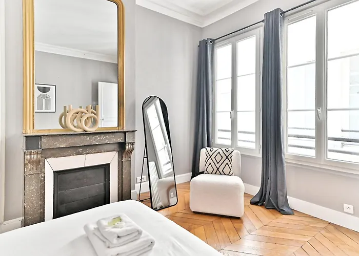 Spacious 4 Bedrooms - 11th With Style * Parijs