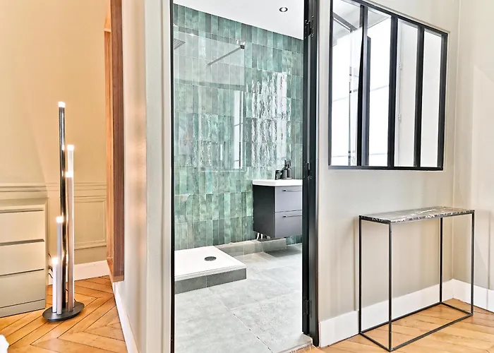 Spacious 4 Bedrooms - 11th With Style Appartement